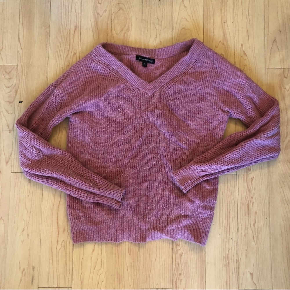Banana republic pink vneck sweater